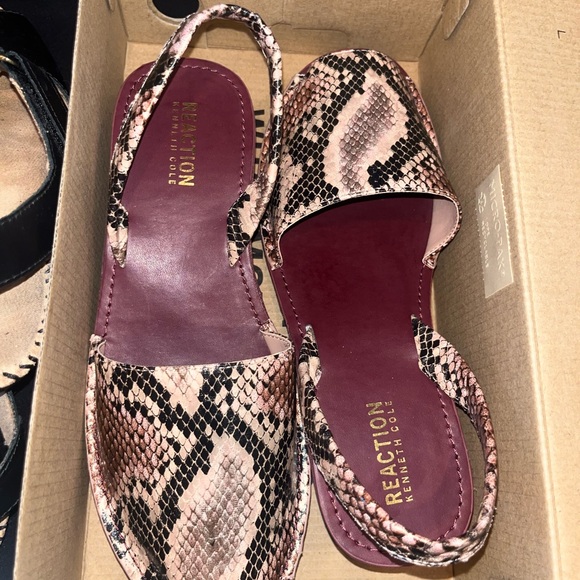 Kenneth Cole Reaction featherweight sculpted wedge sandal. - Picture 2 of 7